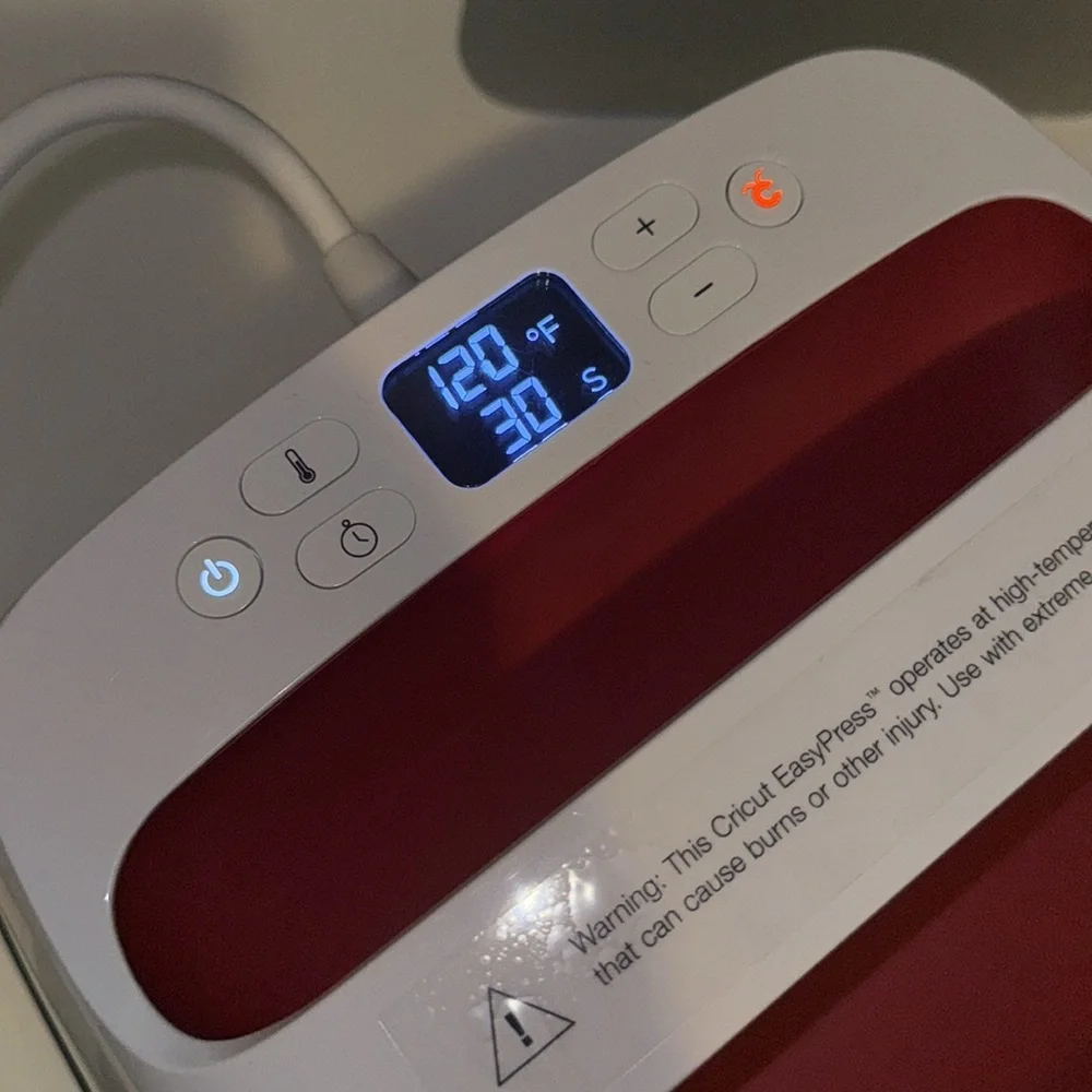 Cricut easy press MEDIUM size - Picture 5 of 5